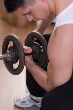 Atletik erkek holding halter