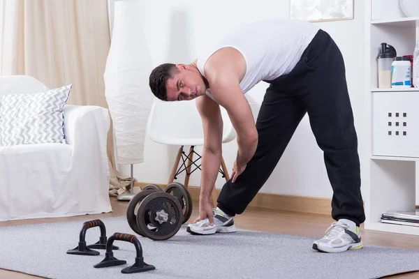 Hombre activo hacer ejercicio — Foto de Stock