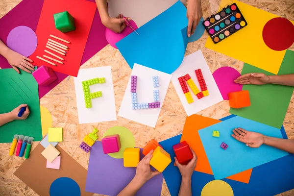 Leuk woord en kleurrijke papier — Stockfoto