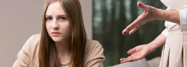 Depressief tienermeisje — Stockfoto