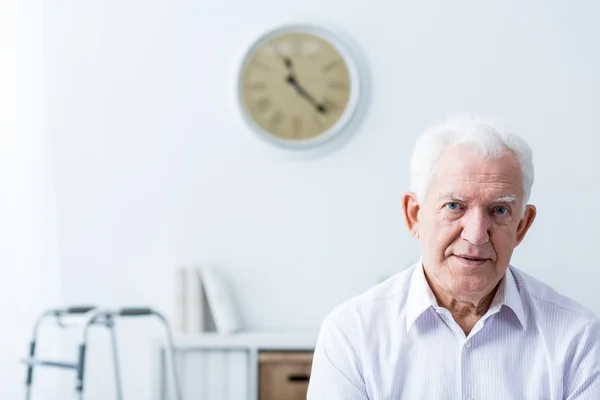 Senior met een handicap — Stockfoto