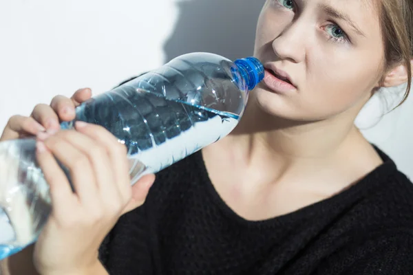 Flicka på vatten diet — Stockfoto