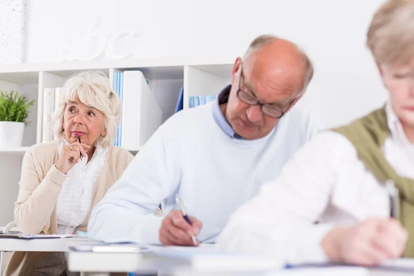 Über die richtige Antwort nachdenken — Stockfoto