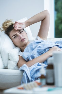 hasta bir kadın ateşli