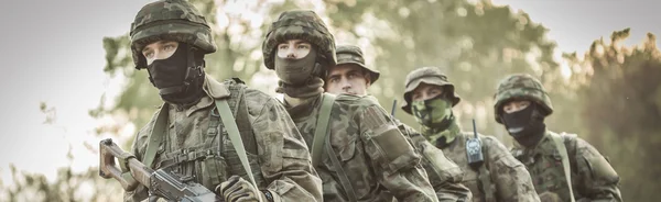 Soldado militar en uniforme — Foto de Stock