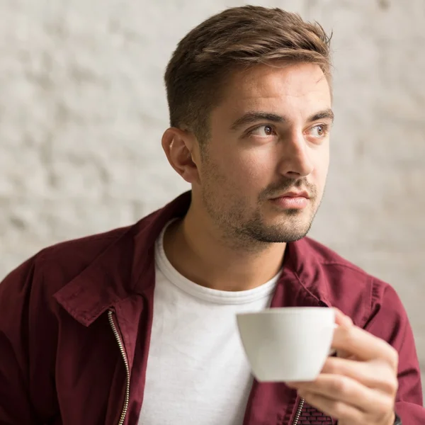 Handsome man drinking coffee — Stock Photo, Image