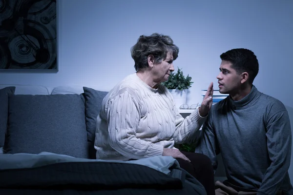 Abuela dando consejos —  Fotos de Stock