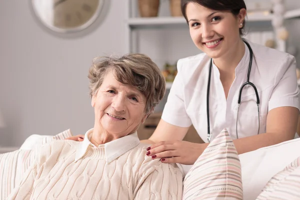 Sjuksköterska och patient — Stockfoto