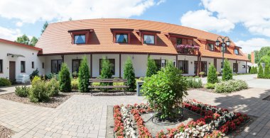 Zarif otel veranda ile bina