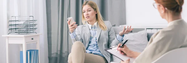 Dieses Telefon ruft die ganze Zeit an! — Stockfoto