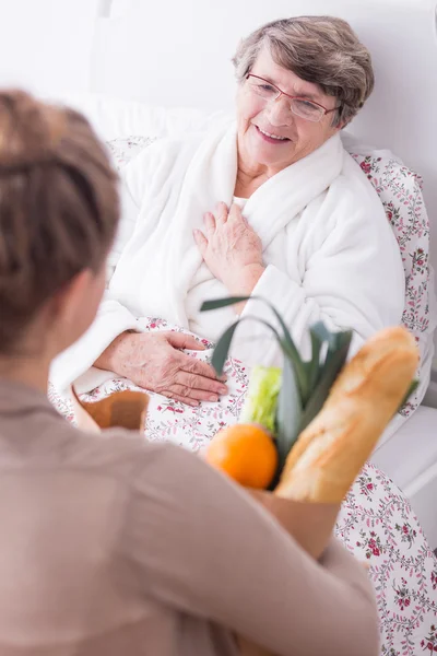 Amico in visita donna — Foto Stock