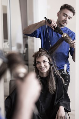 Yeni bir saç modeli Başlarken kadın