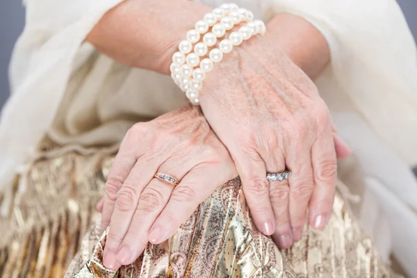 Aristocrats loves gold and pearls — Stock Photo, Image