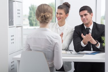 Aday başarılı iş görüşmesi sırasında