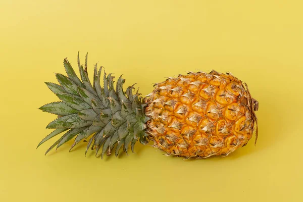Pineapple Isolated Yellow Background Summer Concept Copy Space — Foto de Stock