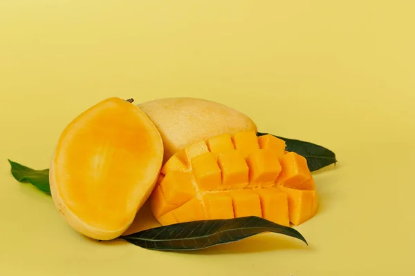 Ripe Mango Isolated Yellow Background Summer Concept Copy Space — Foto de Stock
