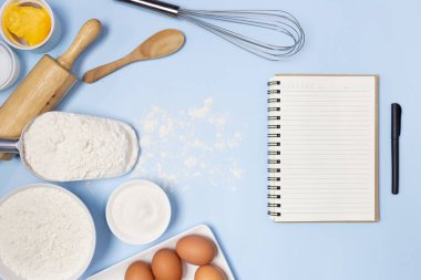 mavi arkaplanda yemek tarifi