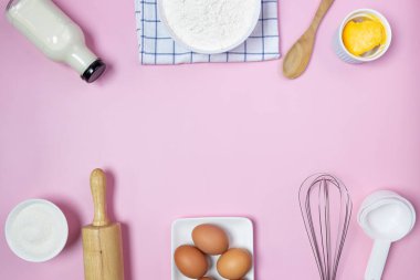 Pembe arka planda yemek tarifi