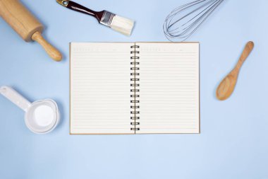 mavi arkaplanda yemek tarifi