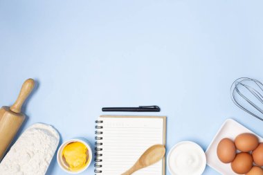 mavi arkaplanda yemek tarifi