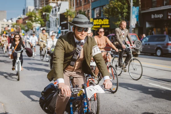 Торонто, Канада - 20 вересня 2014 року: Невідомі учасників Твід їздити Торонто vintage стиль одягу, їзда на велосипедах. Ця подія присвячена стилі старої Англії — стокове фото