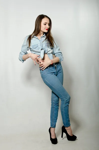 Flicka i denim — Stockfoto