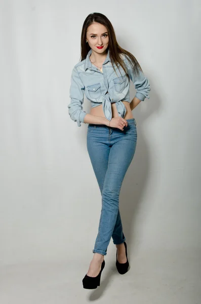 Flicka i denim — Stockfoto