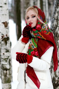 Bir başörtüsü güzel kız