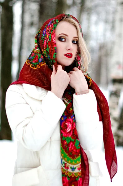 Bir başörtüsü güzel kız