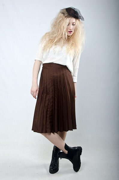 Ретро-девушка в студии
