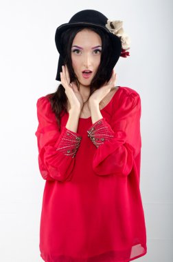 korsan şapkalı kız