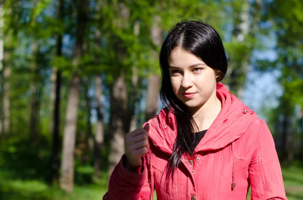 Meisje fitness in de natuur — Stockfoto