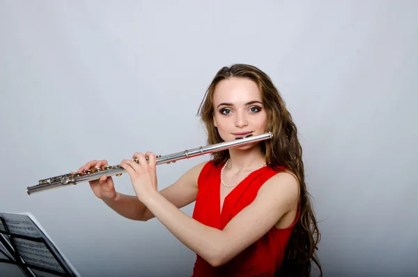 Menina com uma flauta — Fotografia de Stock