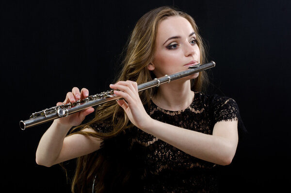 Девушка с флейтой
