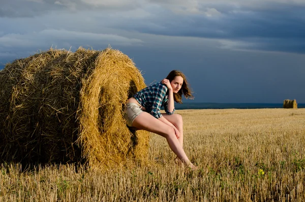 Girl in a field on the Seine — Stock Photo, Image