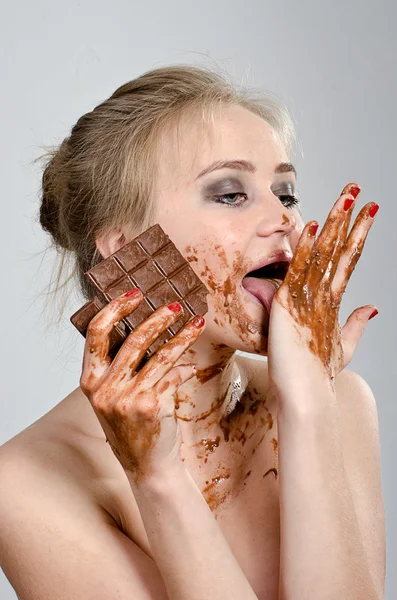 Das Mädchen in Schokolade — Stockfoto