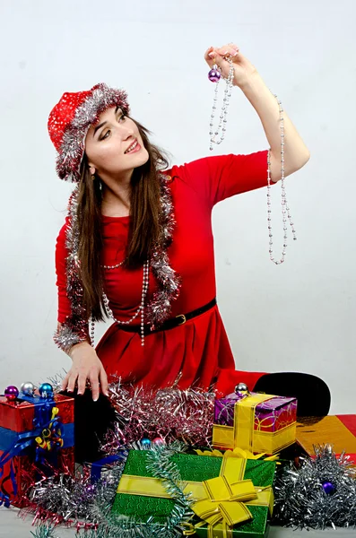 Девушка в шляпе новый год — стоковое фото