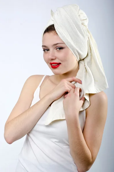 Flicka och handduk — Stockfoto