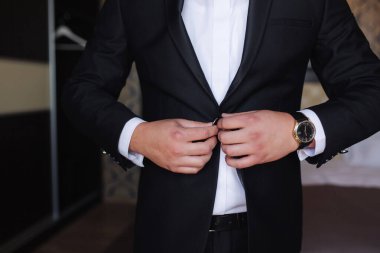 Damat kıyafetlerine yakın çekim. Moda.