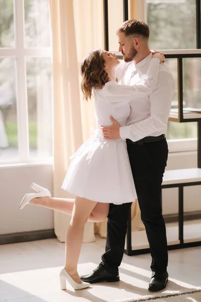 Groom and bride stand close to each other. Man hus his wife and look in to her eyes — Stock Photo, Image