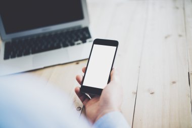 işadamı holding smartphone