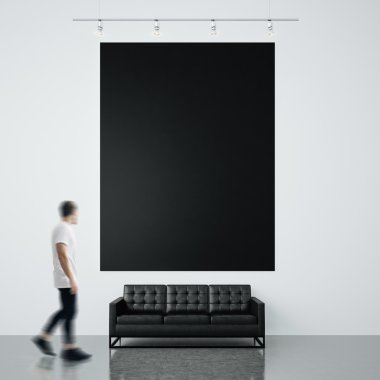 galeride yürüyüş işadamı