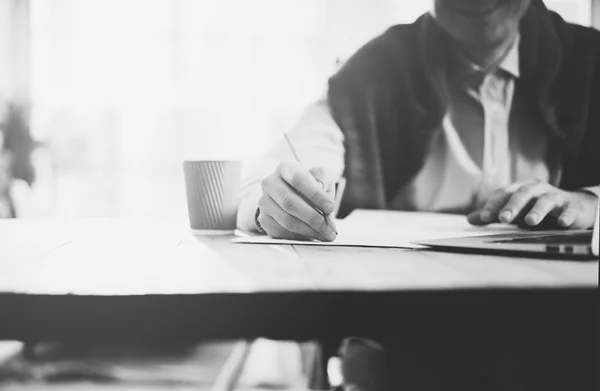 Mensaje de escritura de hombre de negocios . —  Fotos de Stock