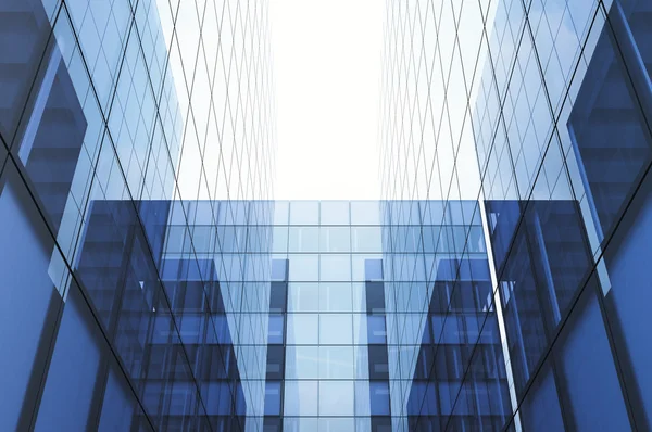 Gratte-ciel bâtiment moderne en verre bleu — Photo