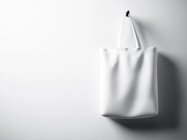 Bolso textil de algodón blanco foto colgando del lado derecho. Fondo de pared de hormigón vacío. Textura muy detallada, espacio para la publicidad. Horizontal. 3d renderizar —  Fotos de Stock