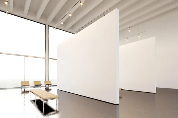 Exposición de imágenes galería moderna, espacio abierto.Enorme lienzo blanco vacío colgando museo de arte contemporáneo.Estilo industrial interior con piso de hormigón, proyector, muebles de diseño genérico. renderizado 3d — Foto de Stock