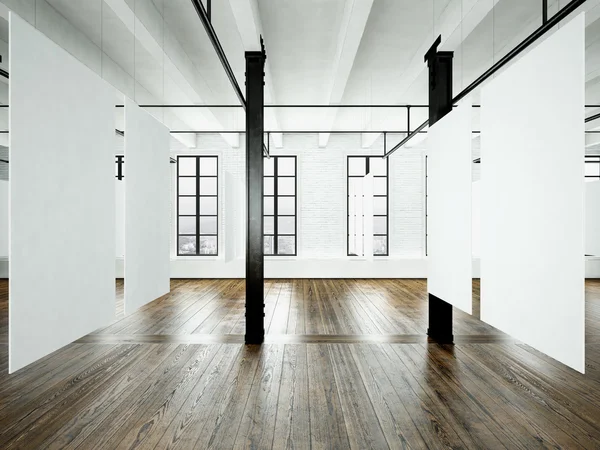 Foto do interior da exposição no edifício moderno. Loft espaço aberto. lona branca vazia pendurada. Piso de madeira, parede de tijolos, janelas panorâmicas. Caixilhos em branco prontos para informações de bussiness. Horizontal. Renderização 3d — Fotografia de Stock