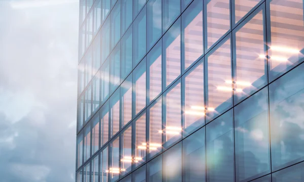 Foto van de wolkenkrabber Tower. Modern kantoor interieur in de avonduren. Panoramische ramen gevel achtergrond, eigentijds Business Center. Lege vergaderruimte. Echte horizontale mockup, fakkels. 3D-rendering — Stockfoto