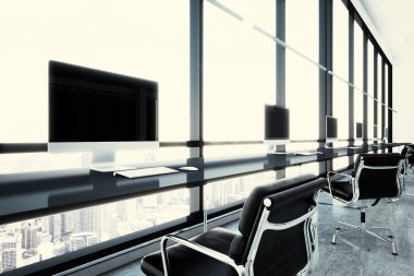 Panoramik pencereler ile iş merkezinde Fotoğraf modern coworking ofis. Jenerik tasarım bilgisayarları ve jenerik beyaz mobilya çağdaş çalışma bölgesi. Açık alan çatı katı. Yatay. 3d render