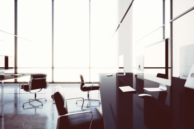 Panoramik pencereleri ile Fotoğraf modern kablosuz bölge lounge cafe havaalanı. Çağdaş ofiste genel tasarım bilgisayar ve jenerik beyaz mobilya. Birlikte çalışmak için açık alan. Yatay. 3d render